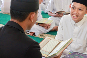 Menjinakkan Dunia dalam Genggaman, Menjaga Akhirat di Dalam Dada